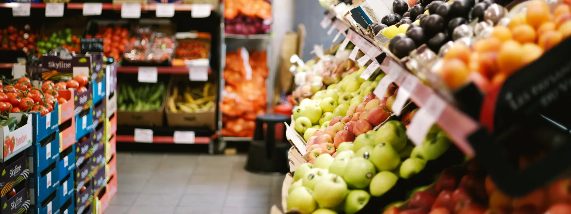 Photo de l'intérieur d'un magasin de fruits et légumes