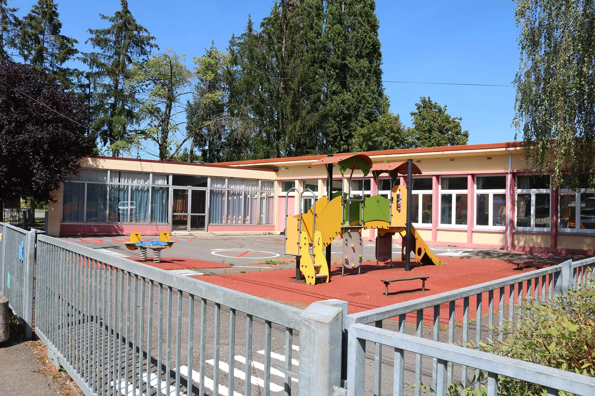 Photo d'une cour d'école à Hayange