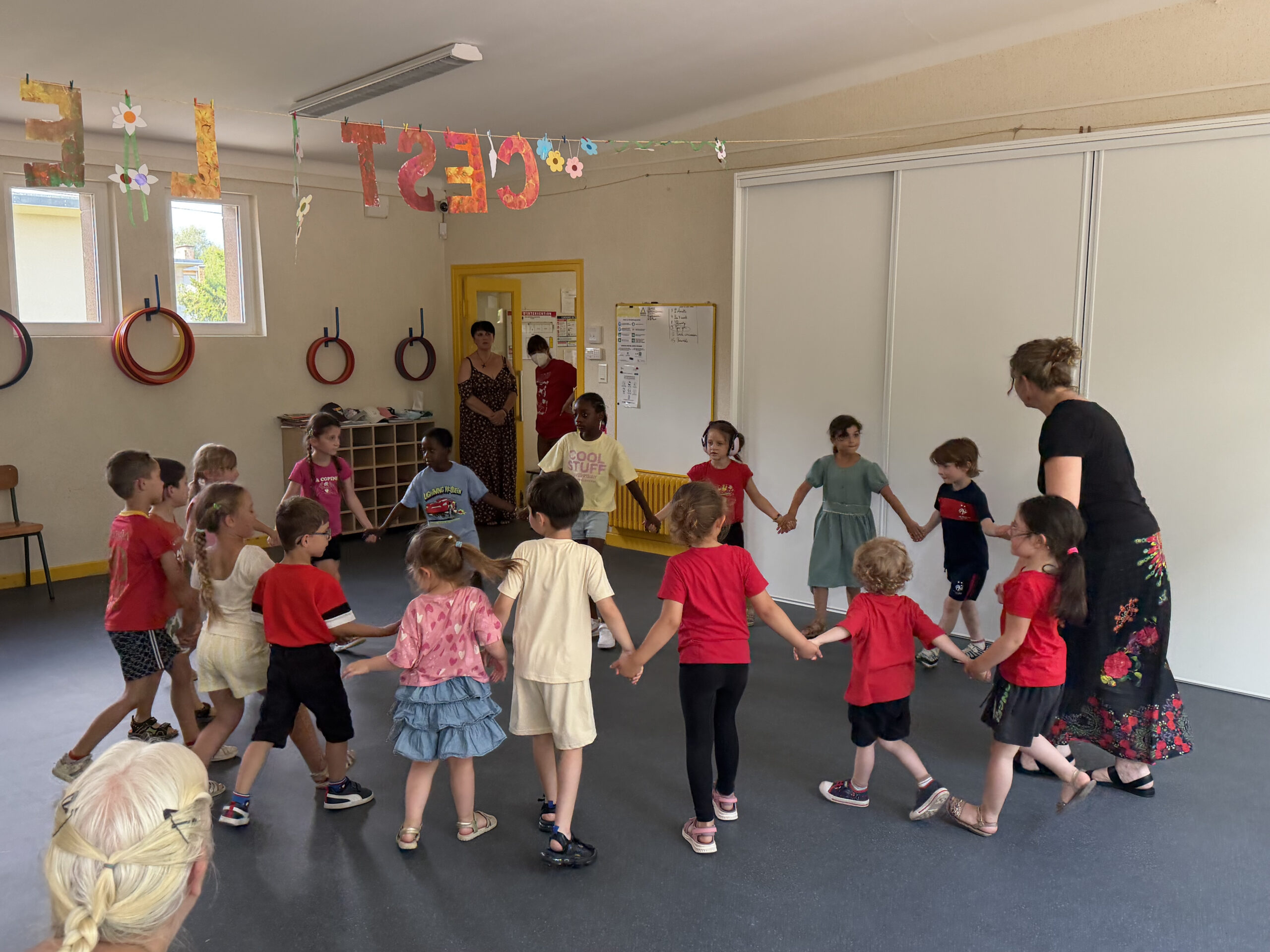 PIÈCE DE THÉÂTRE DE L&rsquo;ÉCOLE MATERNELLE ARC-EN-CIEL