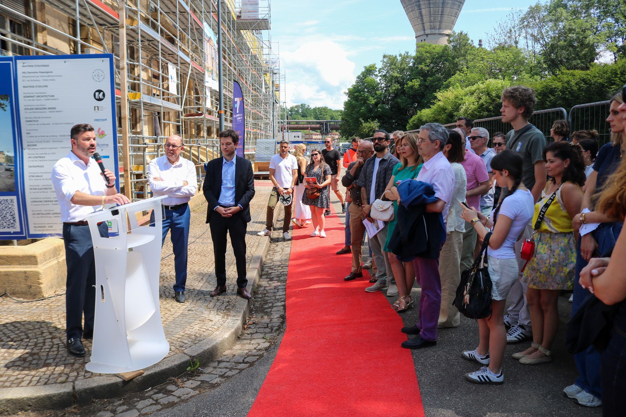 POSE DE LA PREMIÈRE PIERRE AUX GRANDS BUREAUX DE WENDEL
